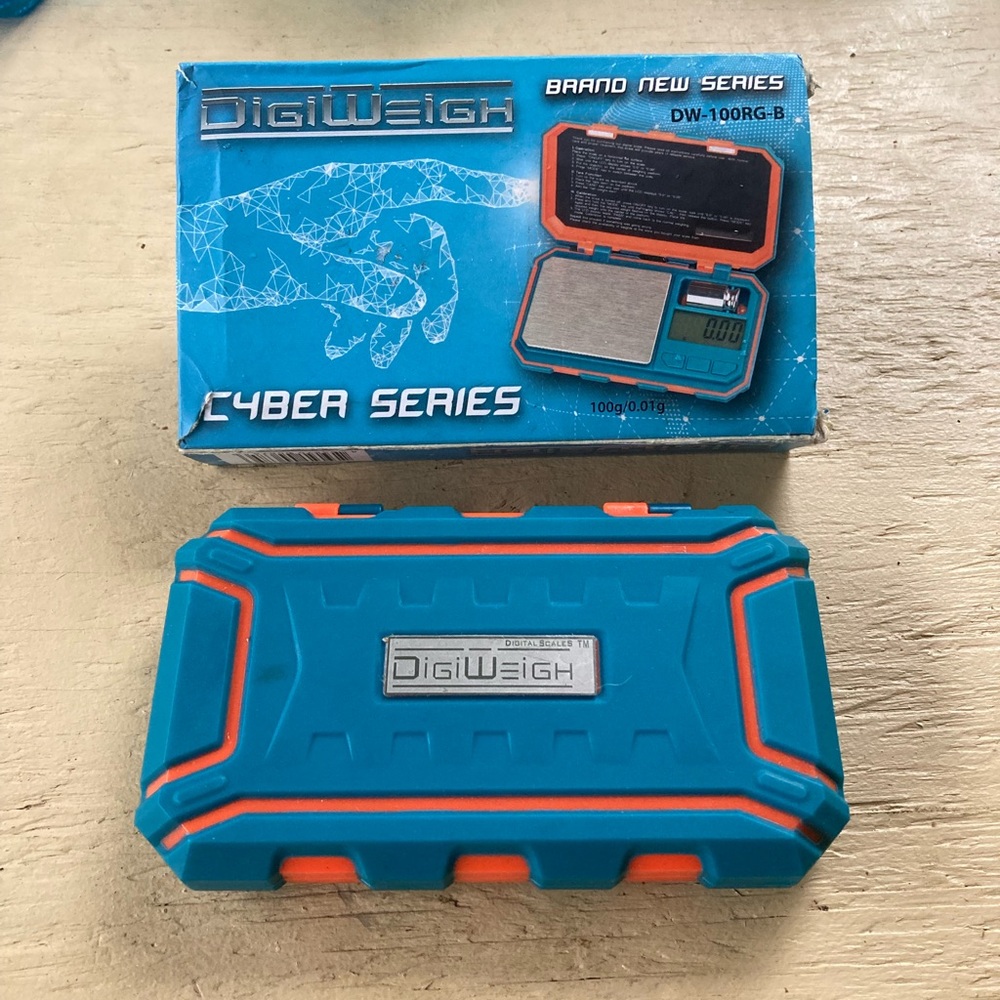 Digital electronic scale up to 100 grams